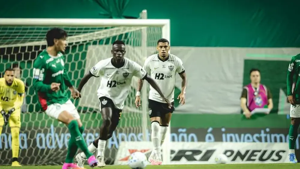 Atlético-MG vence Palmeiras fora e atrapalha líder no Brasileirão