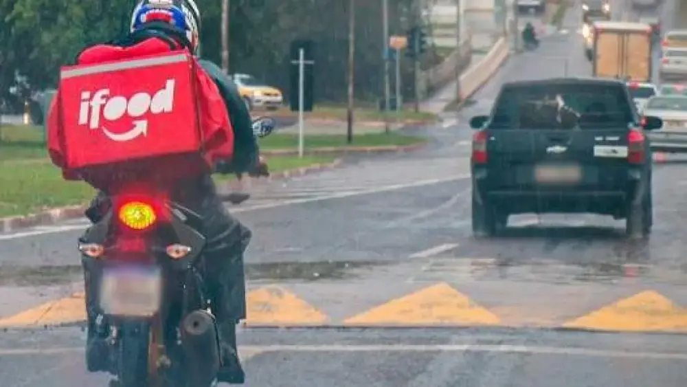 Crédito para entregadores comprarem motos e bikes é adiado para dia 27
