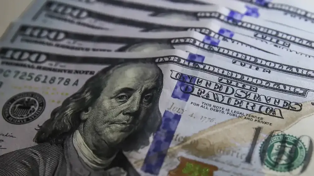 Dólar cai a R$ 5,16 com dados de emprego no Brasil e EUA