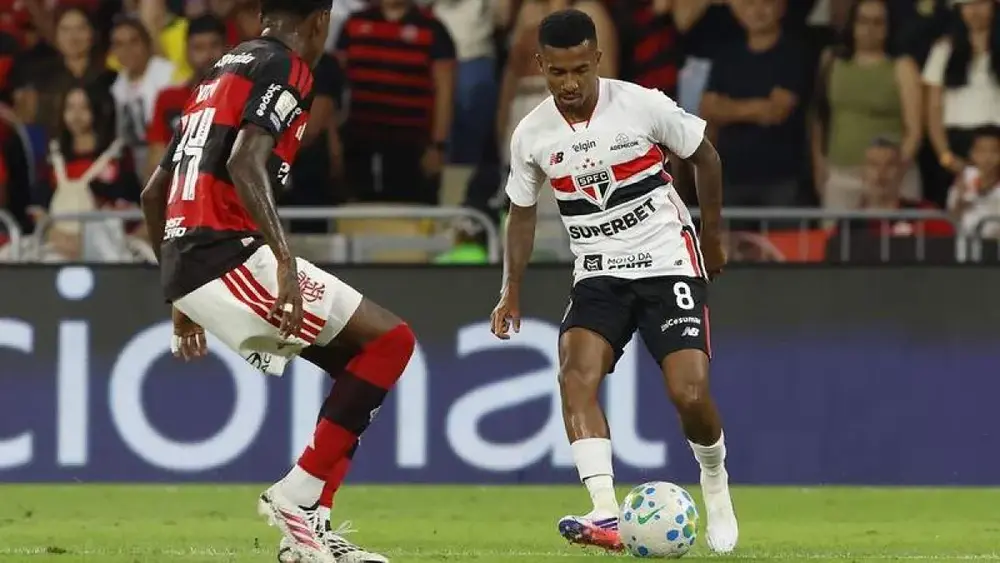 Flamengo empata com São Paulo e desperdiça chance de encostar no líder