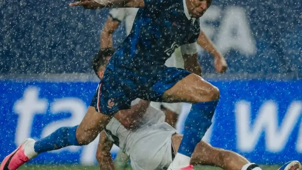 França vence Iraque com dois gols de Mbappé e se classifica