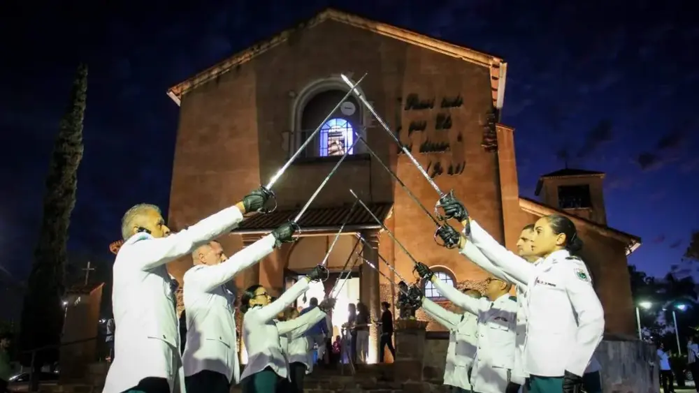 Milhares celebram a padroeira de MS em procissão em Campo Grande
