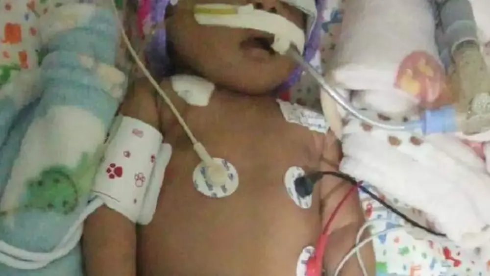 Pais de bebê morta após maus-tratos agora respondem por homicídio doloso