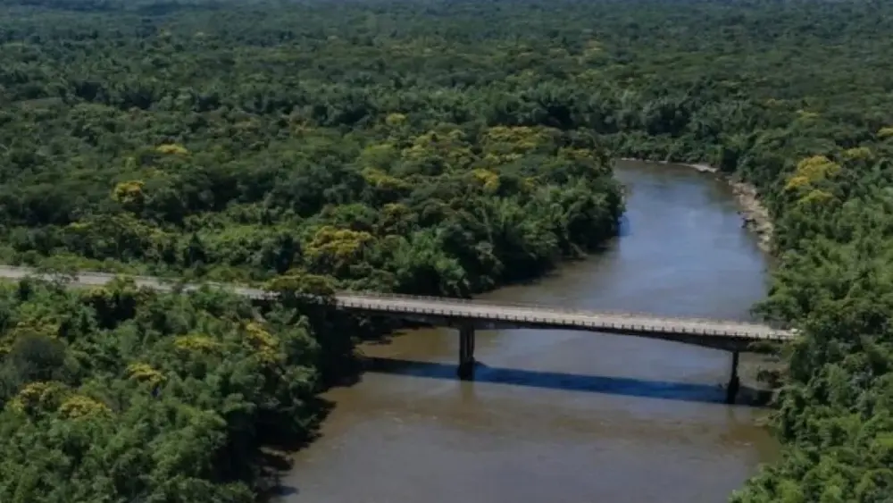 Ponte do Rio Miranda é interditada para concretagem em Bonito