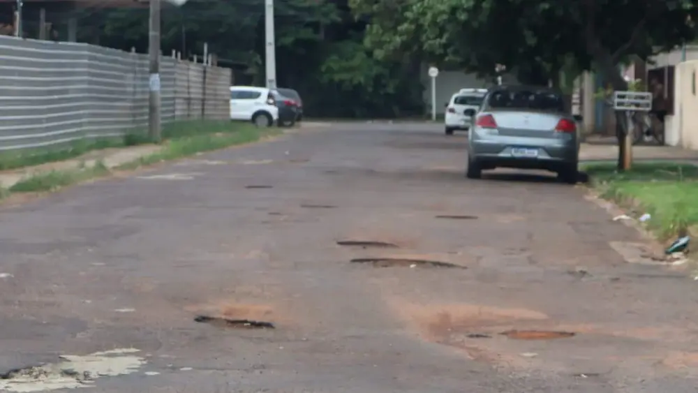 Prefeita anuncia consórcio e nova licitação para tapa-buracos