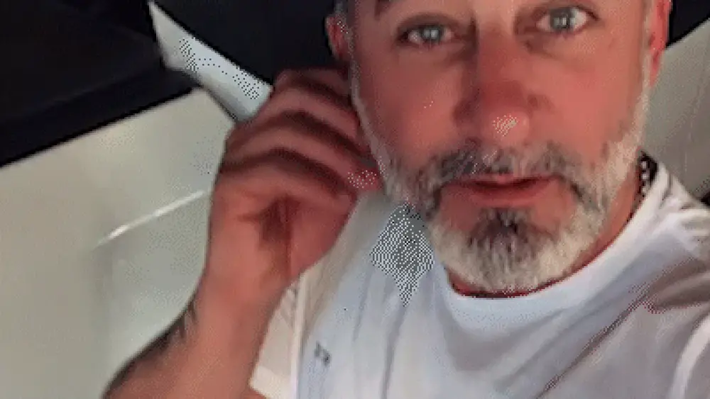 Prefeito admite erro ao arrancar com carro, mas diz que não vai mudar